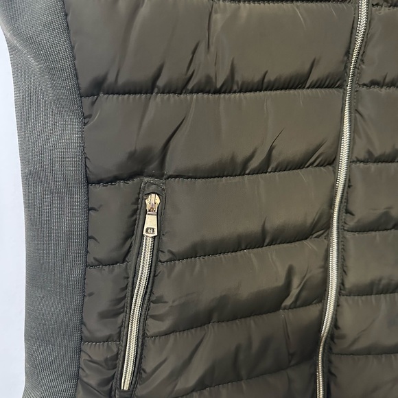 Special one -ladies long puff green vest - Picture 6 of 8